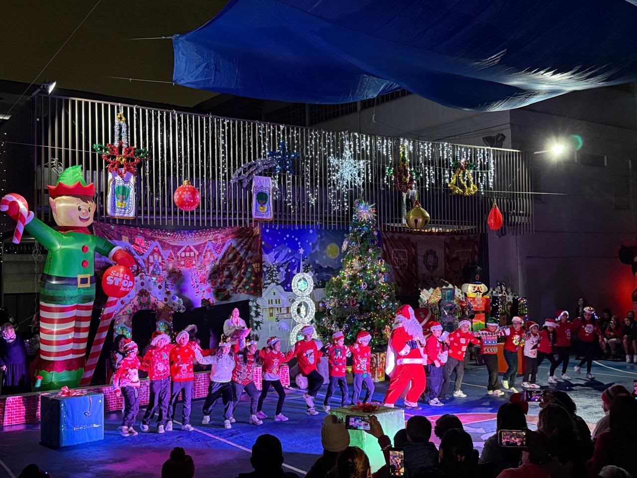 Posada navideña con desfile de luces del Instituto Guillermo Marconi